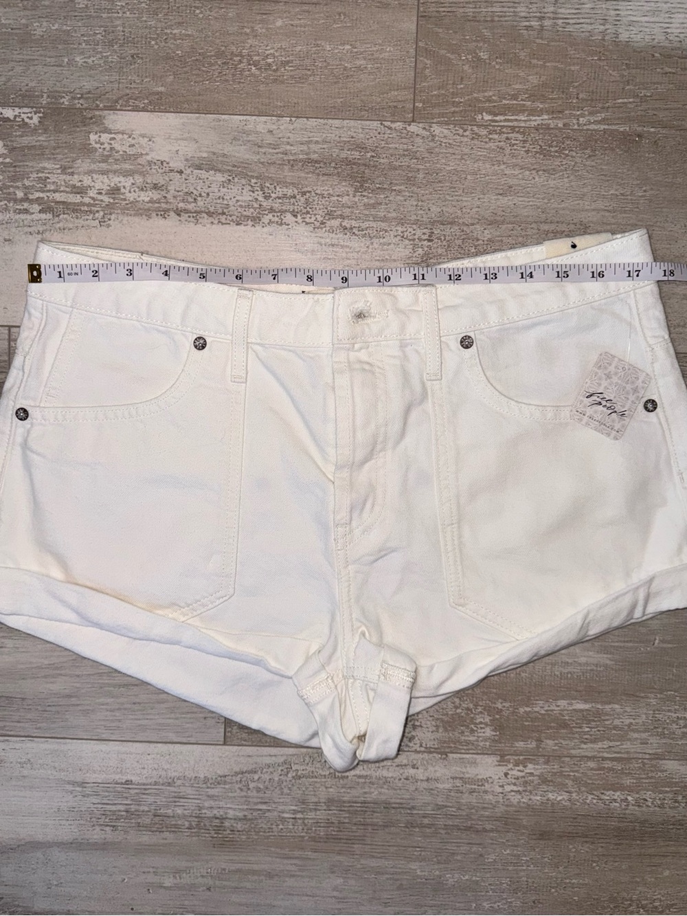 We The Free Beginners Luck Shorts NWT White Low Rise Slouch Denim Shorts Summer - Picture 9 of 13